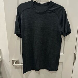 Lululemon workout shirt